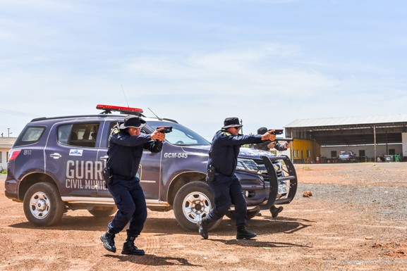 Guardas municipais treinam uso de arma elétrica - Prefeitura de Curitiba