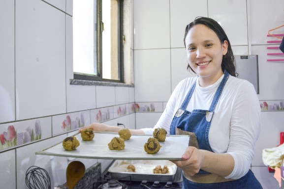 Refugiada fatura R$ 5 mil por mês com confeitaria em São Paulo