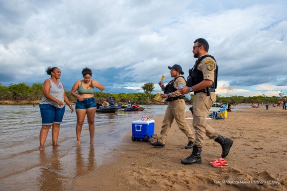 Ação é feita pela Prefeitura de Boa Vista e acontece durante o período de verão, período em que os balneários estão lotados de banhistas. - Fotos: Andrezza Mariot