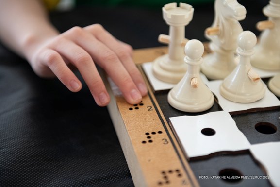 Projeto Xeque-Mate proporciona vivências com aulas de xadrez para