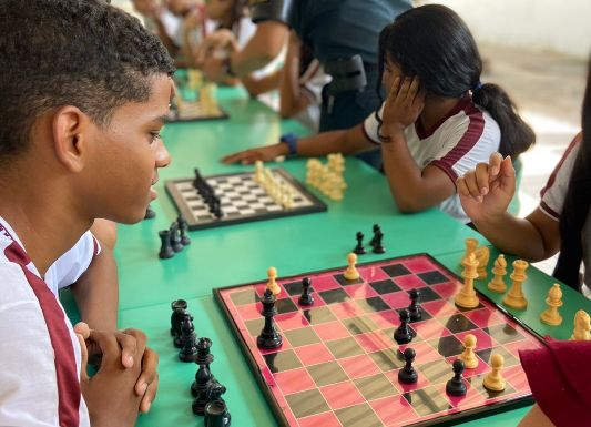Aulas de xadrez às quartas e sextas-feiras - UERR - Universidade Estadual  de Roraima