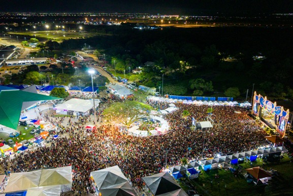Público prestigia shows nacionais no São João no Parque Anauá