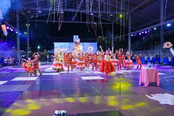 Grupos Emergente e de Acesso levam tradição e emoção à Arena Junina em noite de chuva no São João